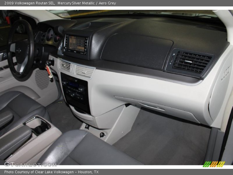 Mercury Sliver Metallic / Aero Grey 2009 Volkswagen Routan SEL