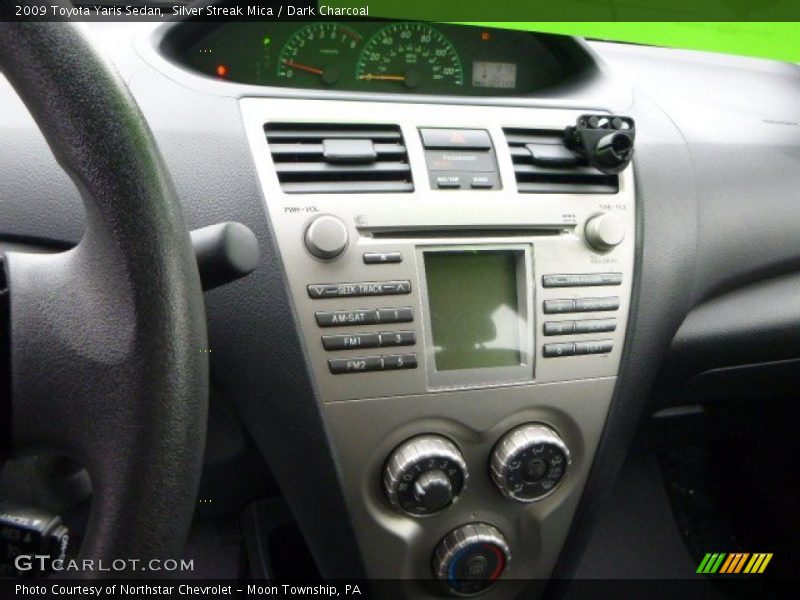 Silver Streak Mica / Dark Charcoal 2009 Toyota Yaris Sedan