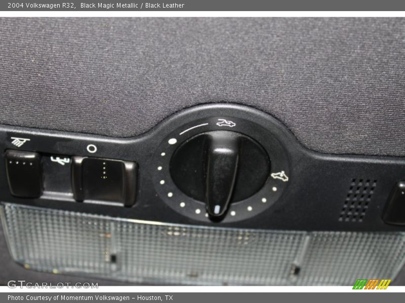 Black Magic Metallic / Black Leather 2004 Volkswagen R32