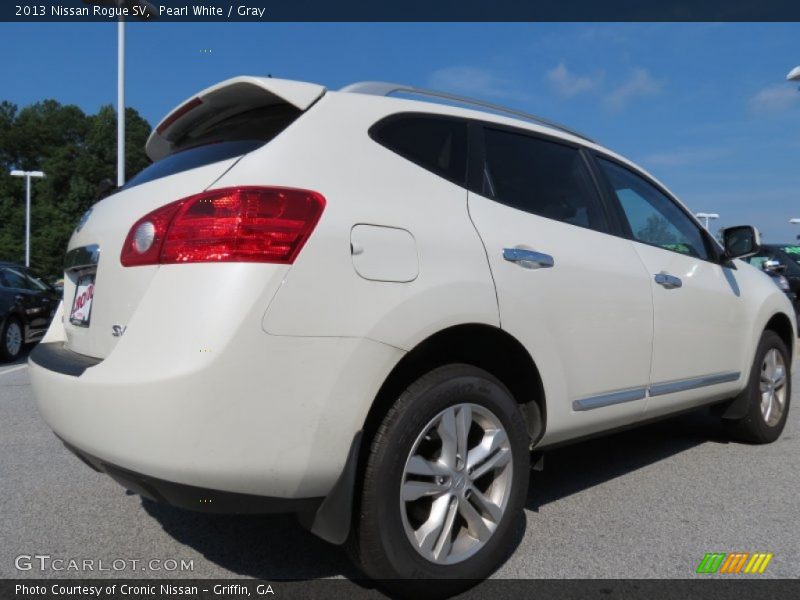 Pearl White / Gray 2013 Nissan Rogue SV