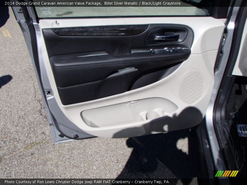 Billet Silver Metallic / Black/Light Graystone 2014 Dodge Grand Caravan American Value Package
