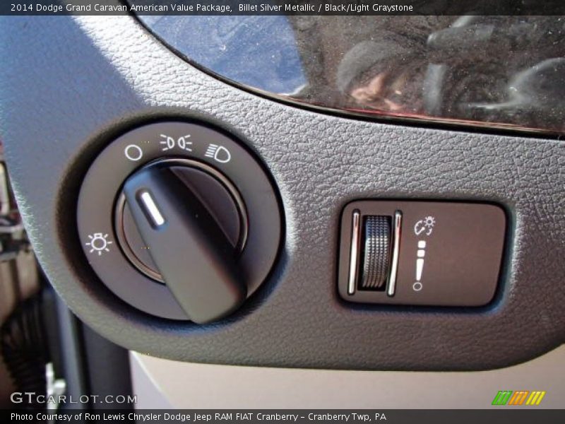Billet Silver Metallic / Black/Light Graystone 2014 Dodge Grand Caravan American Value Package