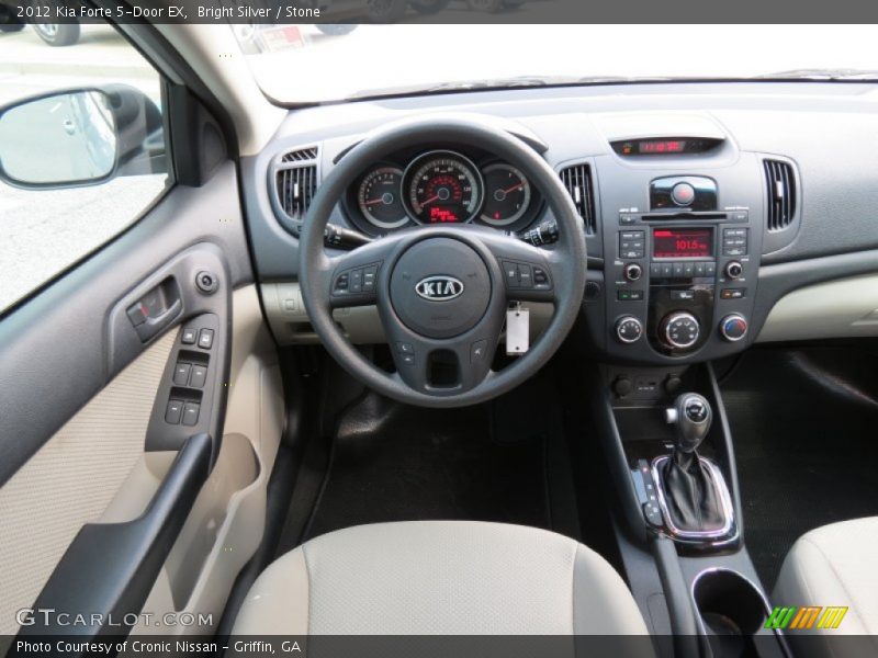 Dashboard of 2012 Forte 5-Door EX