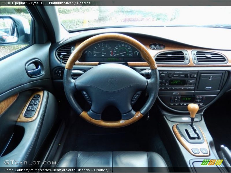 Dashboard of 2001 S-Type 3.0