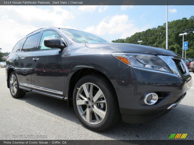 Front 3/4 View of 2014 Pathfinder Platinum