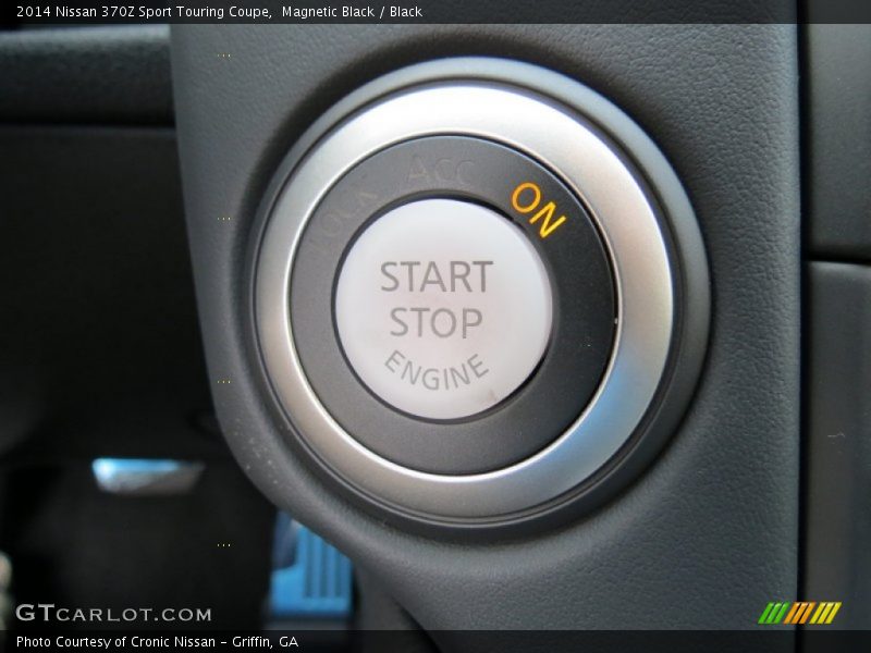 Controls of 2014 370Z Sport Touring Coupe