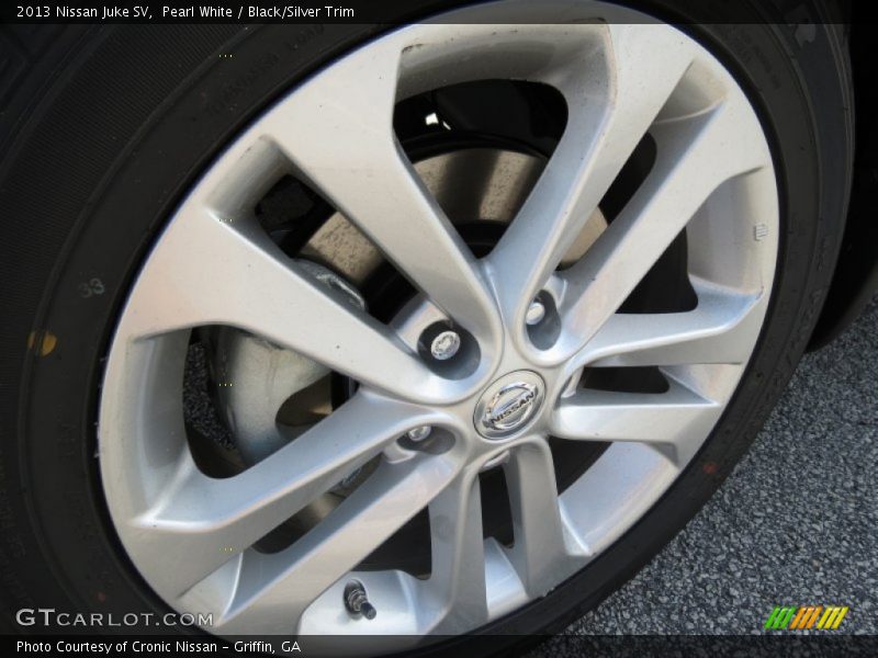 Pearl White / Black/Silver Trim 2013 Nissan Juke SV
