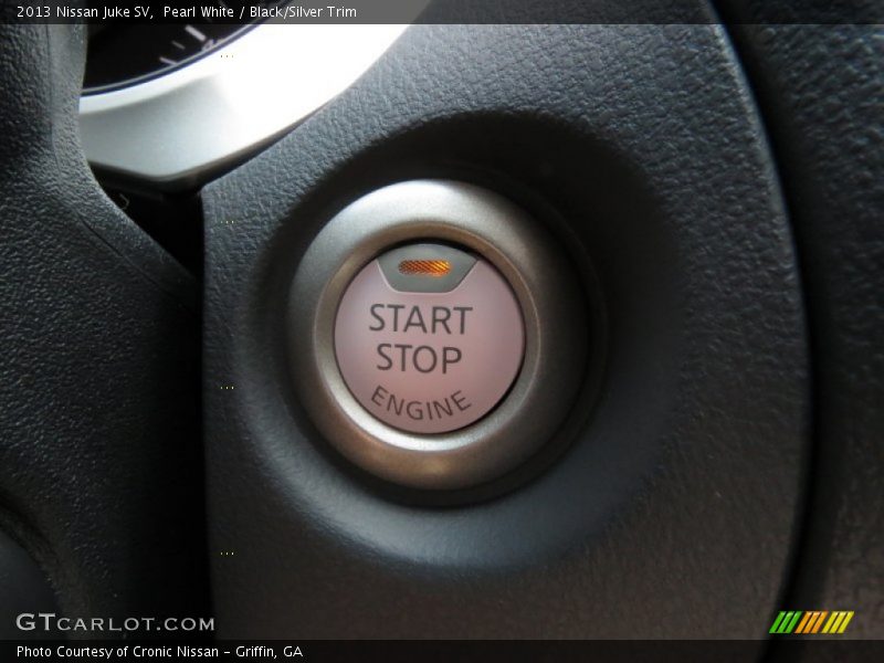 Pearl White / Black/Silver Trim 2013 Nissan Juke SV