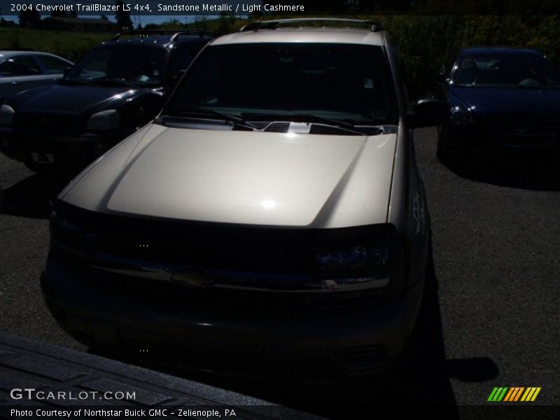 Sandstone Metallic / Light Cashmere 2004 Chevrolet TrailBlazer LS 4x4