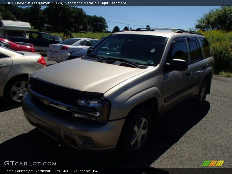 Sandstone Metallic / Light Cashmere 2004 Chevrolet TrailBlazer LS 4x4