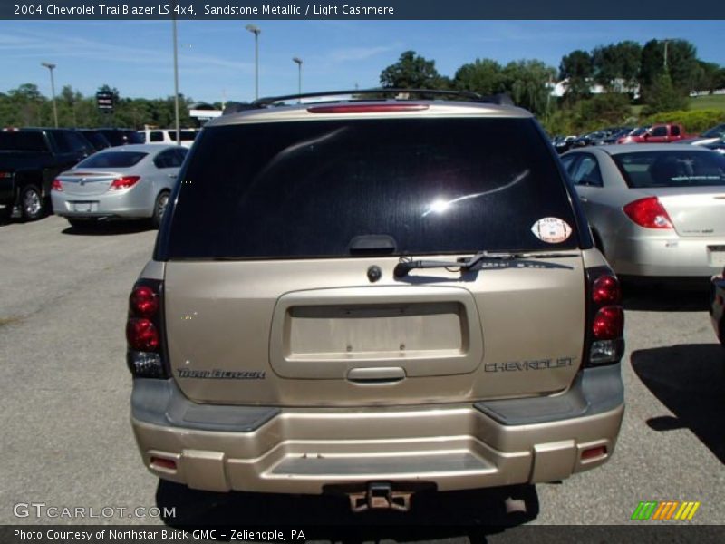 Sandstone Metallic / Light Cashmere 2004 Chevrolet TrailBlazer LS 4x4