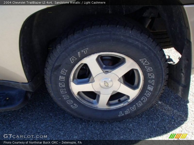 Sandstone Metallic / Light Cashmere 2004 Chevrolet TrailBlazer LS 4x4