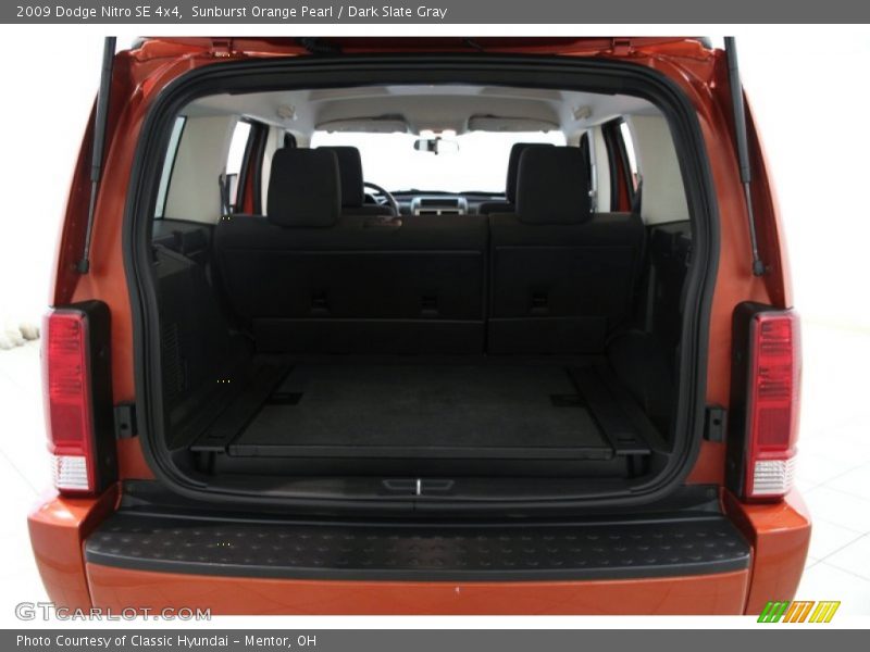 Sunburst Orange Pearl / Dark Slate Gray 2009 Dodge Nitro SE 4x4
