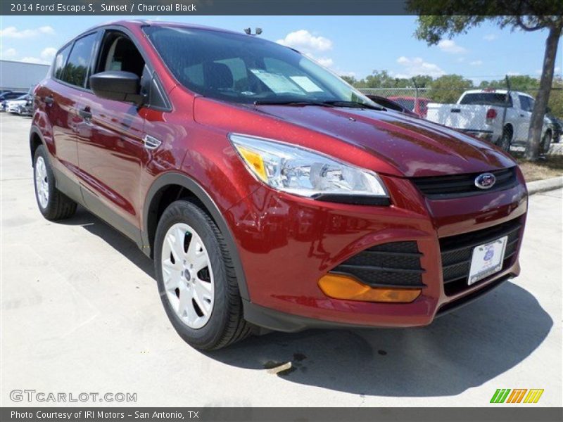 Front 3/4 View of 2014 Escape S