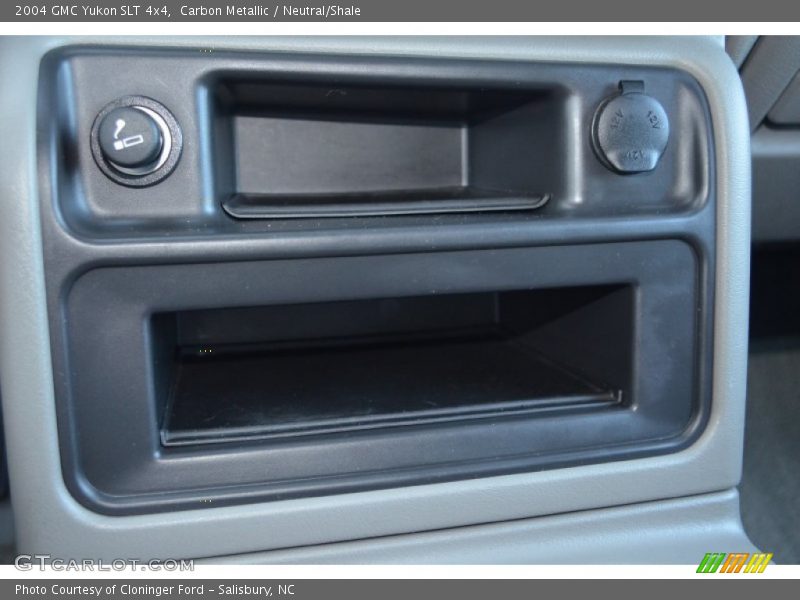 Carbon Metallic / Neutral/Shale 2004 GMC Yukon SLT 4x4