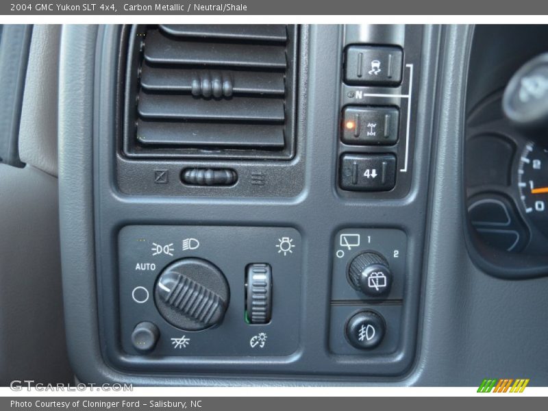 Carbon Metallic / Neutral/Shale 2004 GMC Yukon SLT 4x4