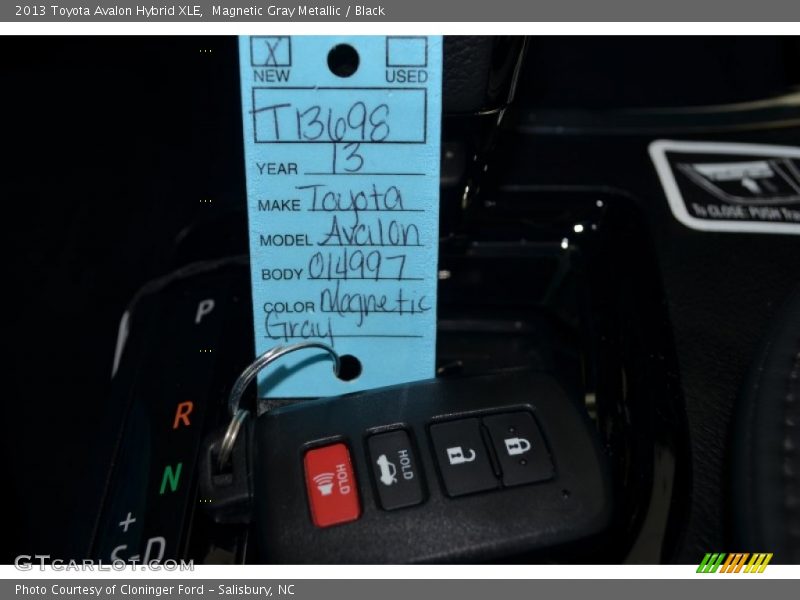 Magnetic Gray Metallic / Black 2013 Toyota Avalon Hybrid XLE