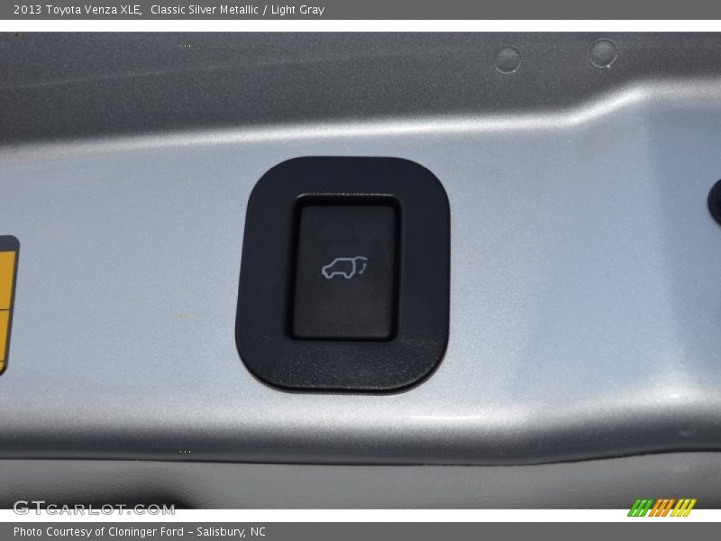 Classic Silver Metallic / Light Gray 2013 Toyota Venza XLE