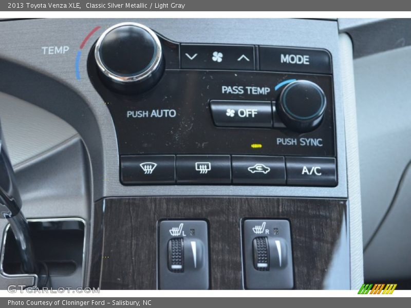 Classic Silver Metallic / Light Gray 2013 Toyota Venza XLE