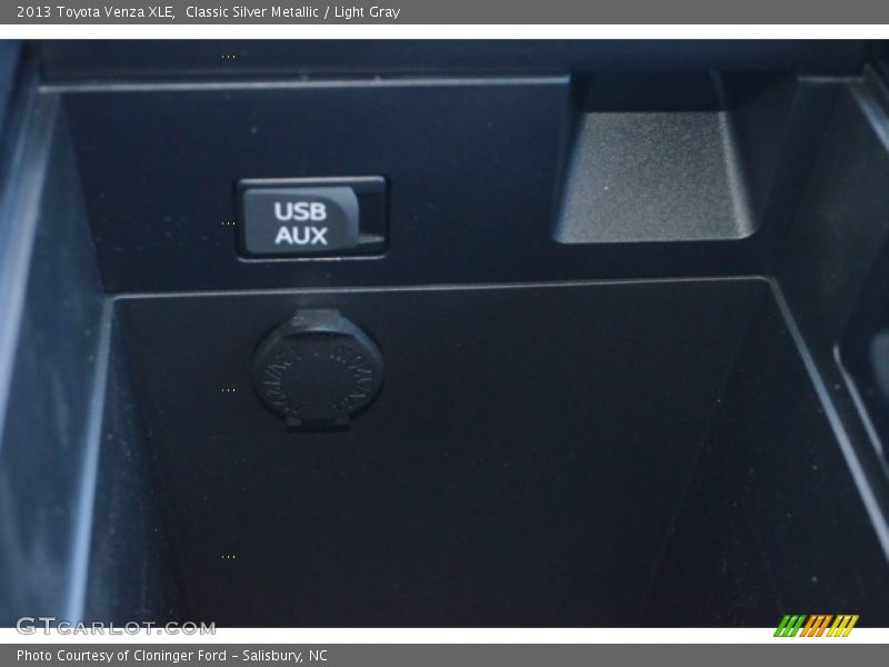 Classic Silver Metallic / Light Gray 2013 Toyota Venza XLE
