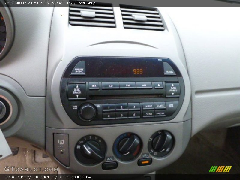Super Black / Frost Gray 2002 Nissan Altima 2.5 S