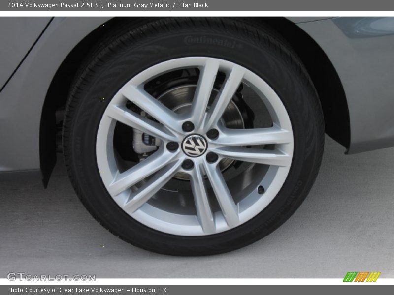 Platinum Gray Metallic / Titan Black 2014 Volkswagen Passat 2.5L SE