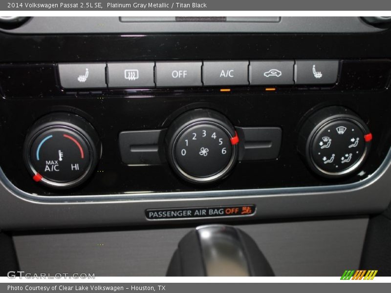 Platinum Gray Metallic / Titan Black 2014 Volkswagen Passat 2.5L SE