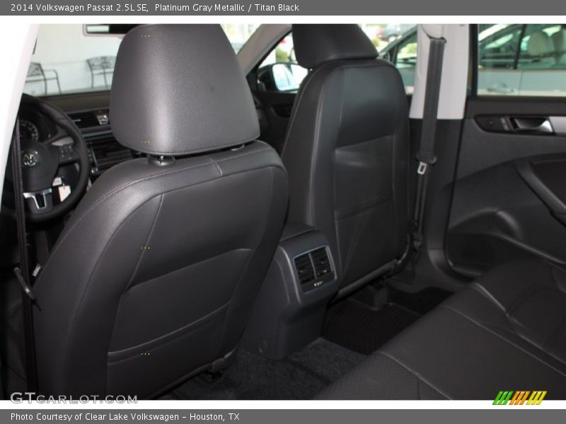 Platinum Gray Metallic / Titan Black 2014 Volkswagen Passat 2.5L SE