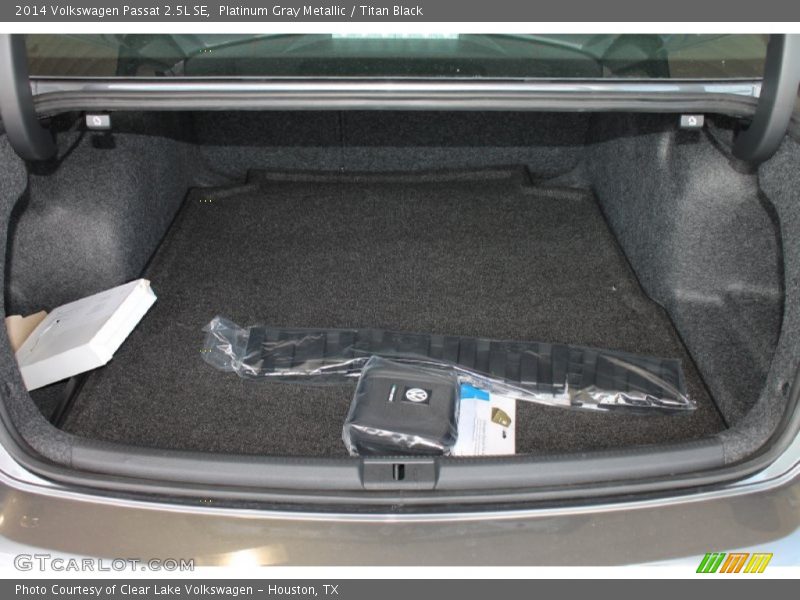 Platinum Gray Metallic / Titan Black 2014 Volkswagen Passat 2.5L SE