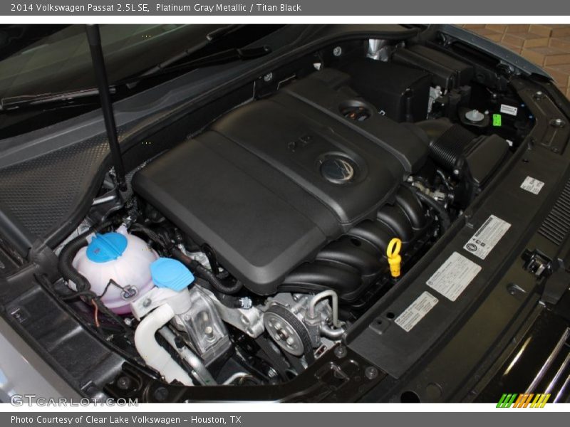 Platinum Gray Metallic / Titan Black 2014 Volkswagen Passat 2.5L SE