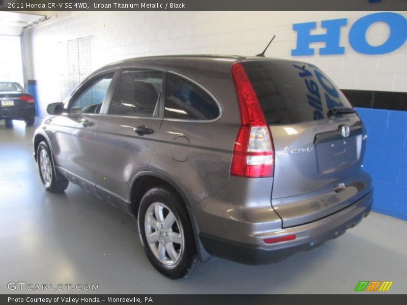 Urban Titanium Metallic / Black 2011 Honda CR-V SE 4WD