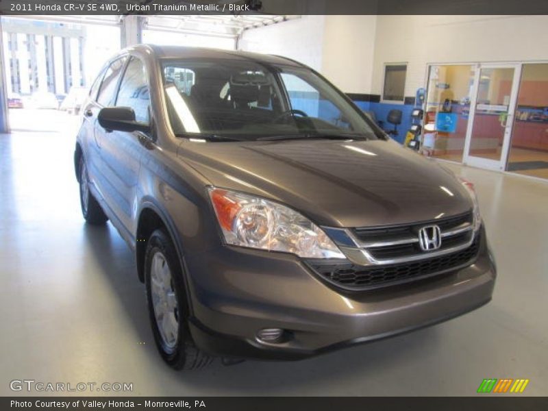 Urban Titanium Metallic / Black 2011 Honda CR-V SE 4WD