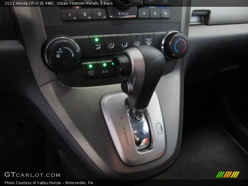 Urban Titanium Metallic / Black 2011 Honda CR-V SE 4WD
