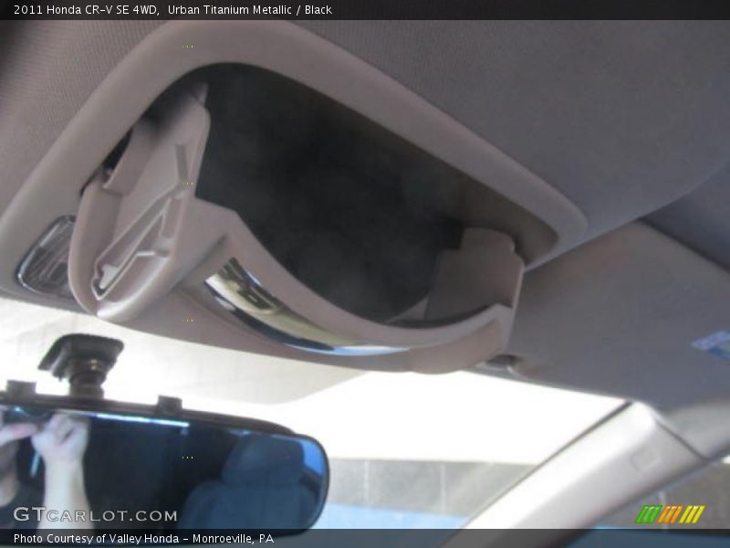 Urban Titanium Metallic / Black 2011 Honda CR-V SE 4WD