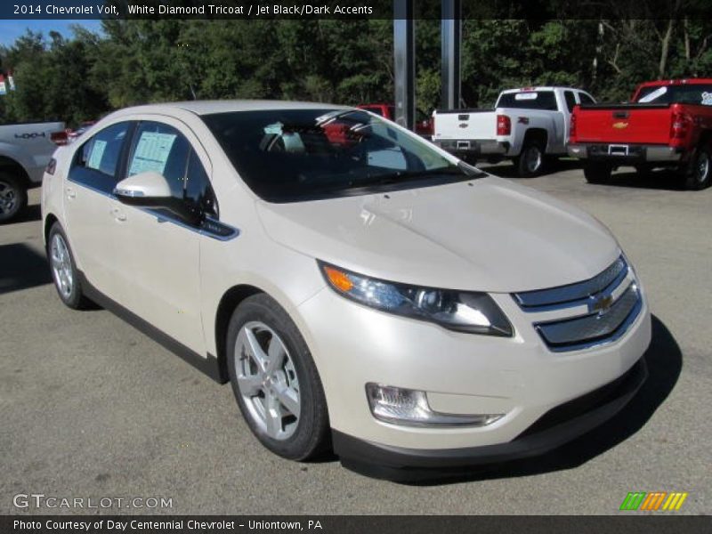 Front 3/4 View of 2014 Volt 