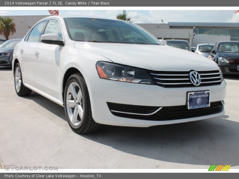 Candy White / Titan Black 2014 Volkswagen Passat 2.5L SE