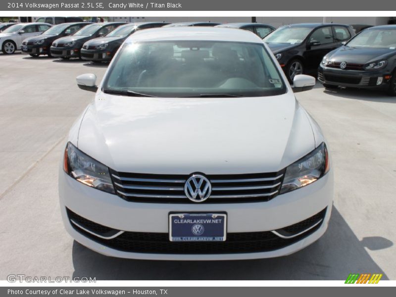 Candy White / Titan Black 2014 Volkswagen Passat 2.5L SE