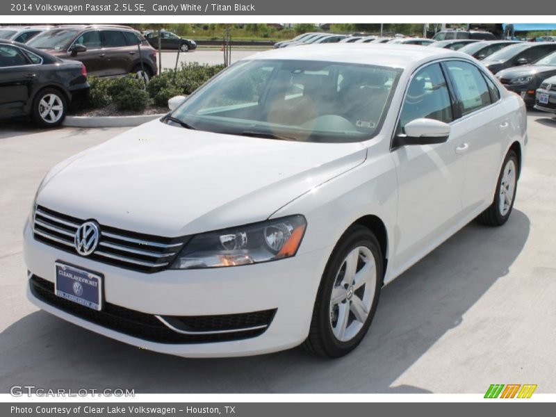 Candy White / Titan Black 2014 Volkswagen Passat 2.5L SE
