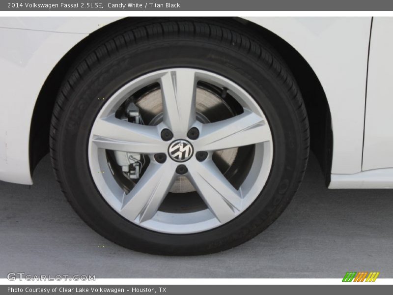 Candy White / Titan Black 2014 Volkswagen Passat 2.5L SE