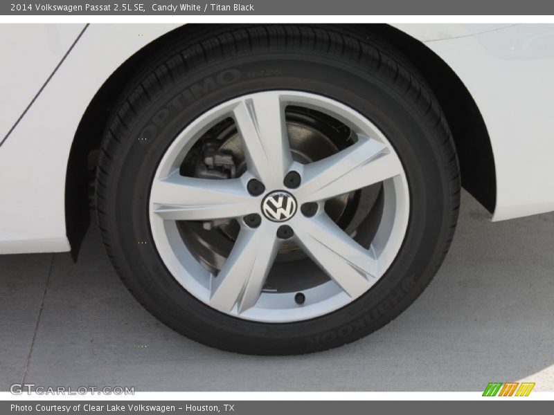 Candy White / Titan Black 2014 Volkswagen Passat 2.5L SE