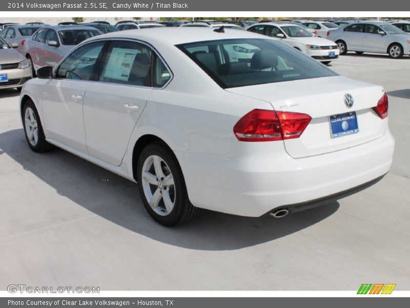 Candy White / Titan Black 2014 Volkswagen Passat 2.5L SE