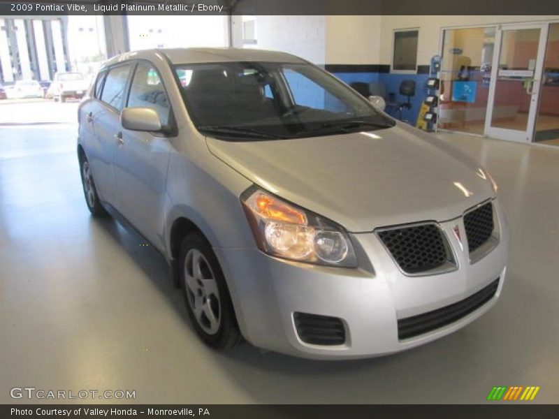 Liquid Platinum Metallic / Ebony 2009 Pontiac Vibe