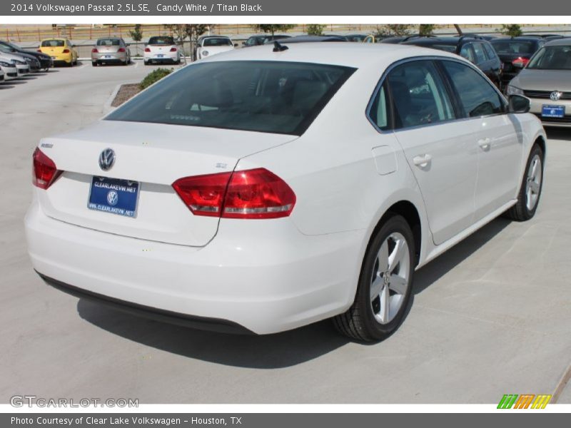 Candy White / Titan Black 2014 Volkswagen Passat 2.5L SE
