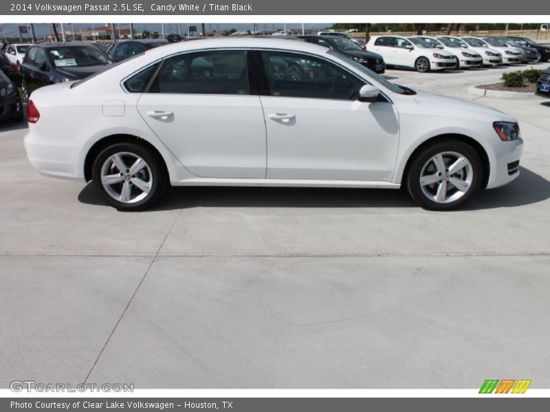 Candy White / Titan Black 2014 Volkswagen Passat 2.5L SE