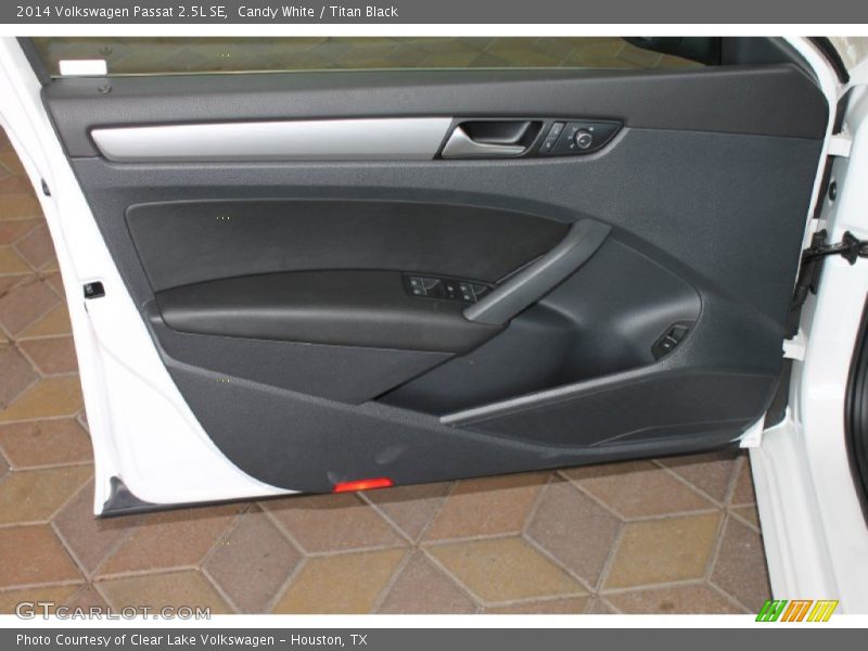 Candy White / Titan Black 2014 Volkswagen Passat 2.5L SE