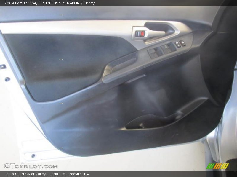 Liquid Platinum Metallic / Ebony 2009 Pontiac Vibe