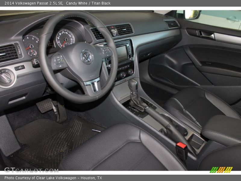 Candy White / Titan Black 2014 Volkswagen Passat 2.5L SE