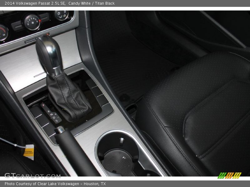 Candy White / Titan Black 2014 Volkswagen Passat 2.5L SE