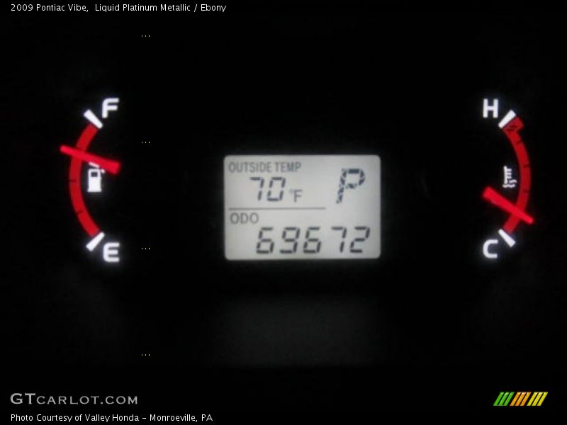 Liquid Platinum Metallic / Ebony 2009 Pontiac Vibe
