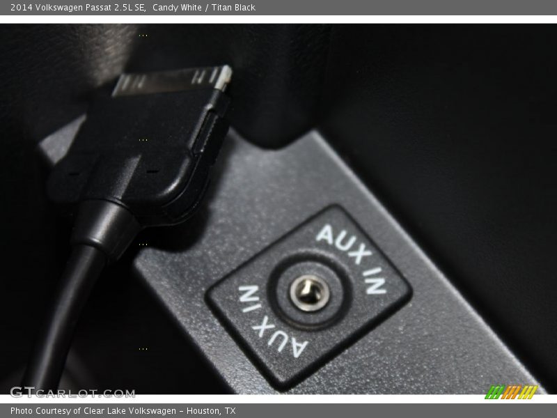 Candy White / Titan Black 2014 Volkswagen Passat 2.5L SE